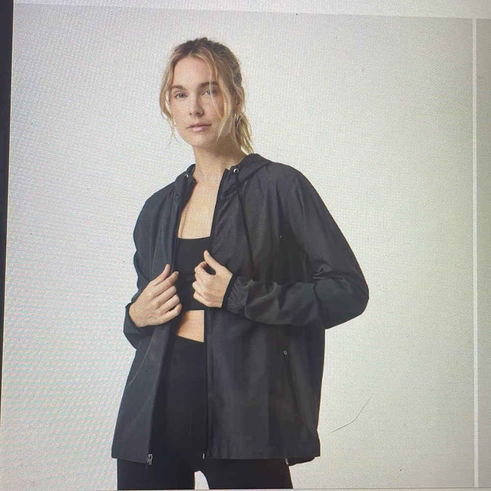 Vuori Women’s Triner Shell New with tags small black